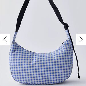 BAGGU Medium Crescent Bag - Urban Outfitters Exclusive Blue Gingham